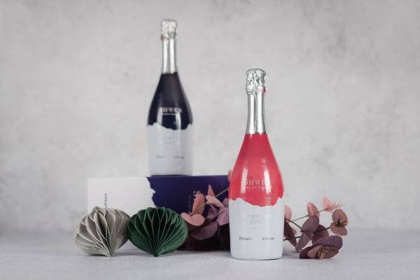 2 x prosecco bottles and gift box with Christmas decorations